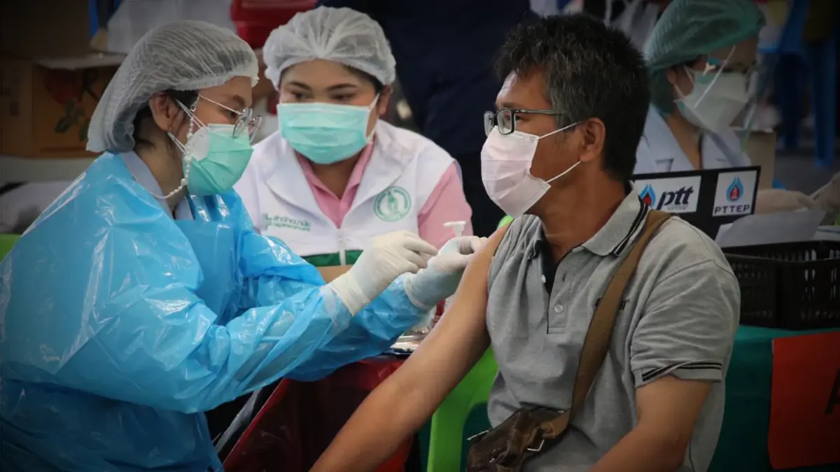 กรมวิทย์ฯ ยันฉีดเข็ม 3 กระตุ้นภูมิสู้ "โอมิครอน" ได้ดี