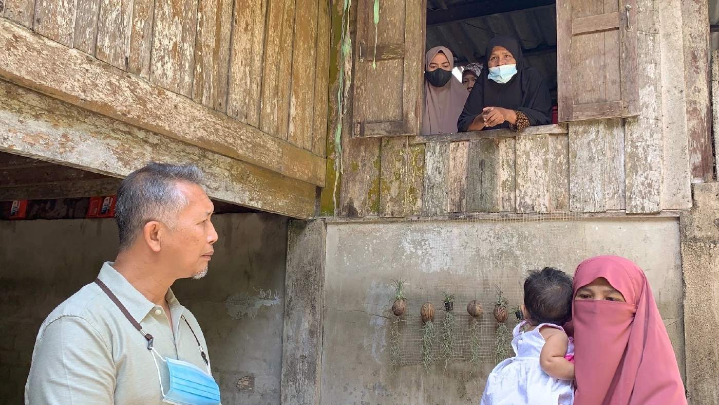 ส.ส.ประชาชาติ ให้กำลังใจครอบครัวถูกทหารพรานล้อมบ้านที่นราธิวาส