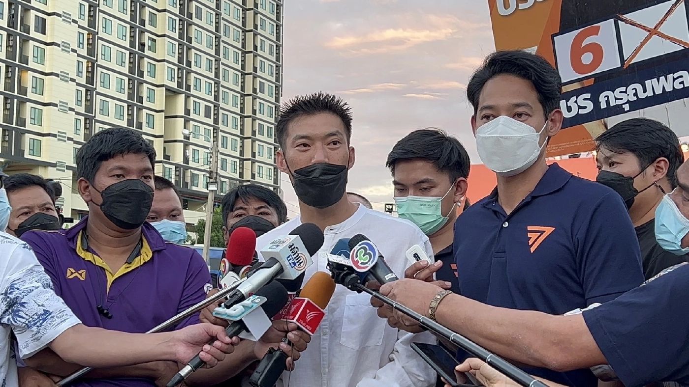 นายกรุณพล เทียนสุวรรณ หรือ เพชร กรุณพล ผู้สมัคร ส.ส. เขตหลักสี่-จตุจักร พรรคก้าวไกล 