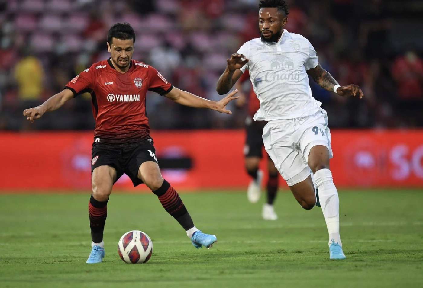 "รัตนากร"ซัดชัยต้นเกมพาบุรีรัมย์บุกเฉือนเมืองทอง1-0รั้งจ่าฝูงต่อ