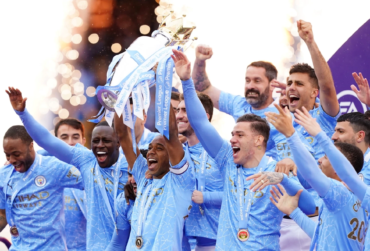 แชมป์เหนือแชมป์! รวม 10 สุดยอดทีมแห่งปี 2021