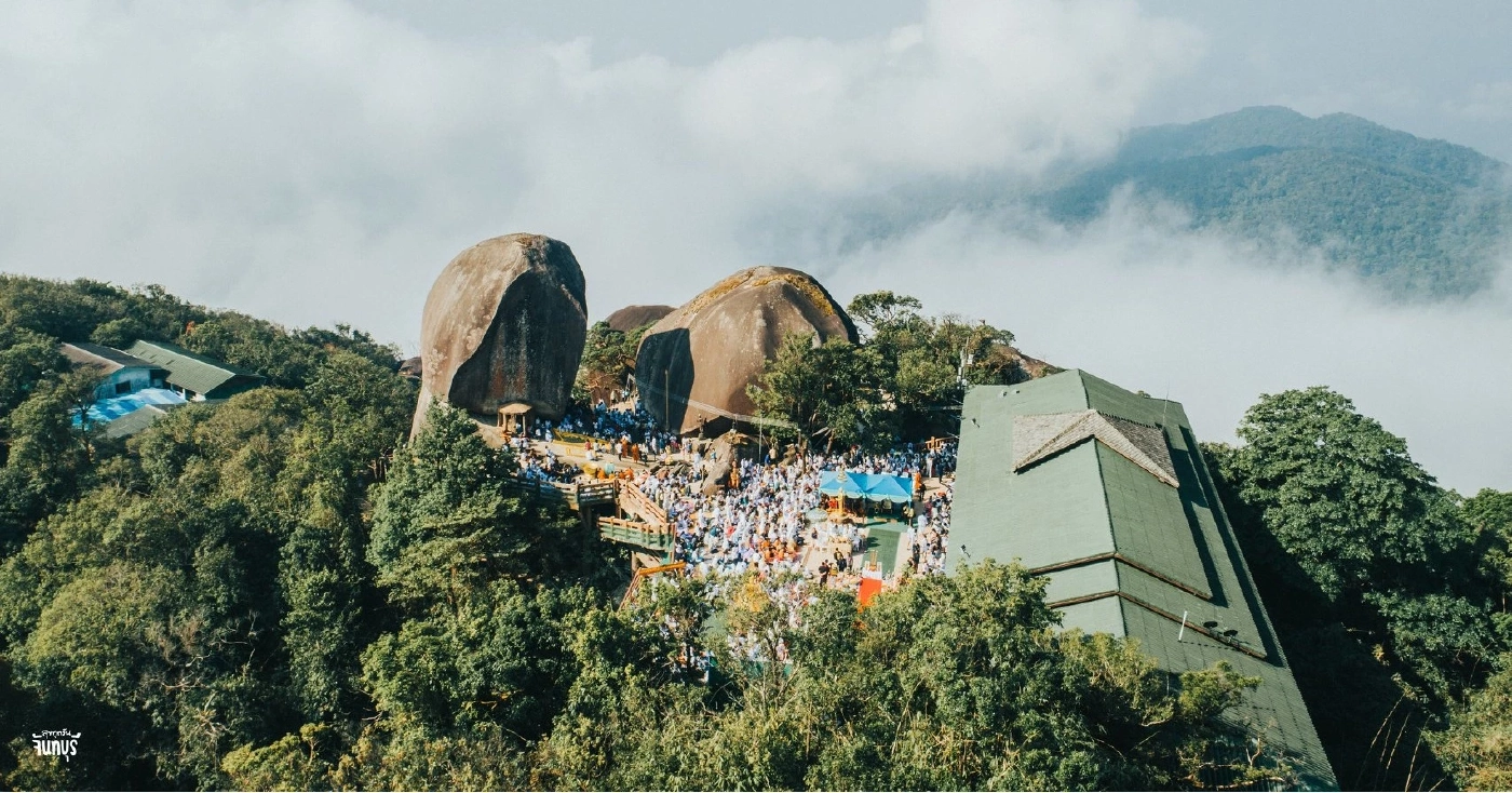 เปิดขั้นตอน จองคิวนมัสการรอยพระพุทธบาทพลวง เขาคิชฌกูฏ ผ่านแอปฯ QueQ