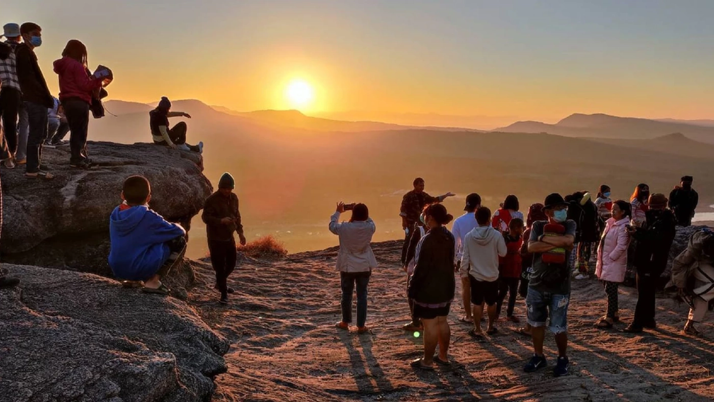 เช็กก่อนเที่ยว! อช.ผาแต้ม ปรับเวลาขึ้น-ลง "ผาชะนะได"