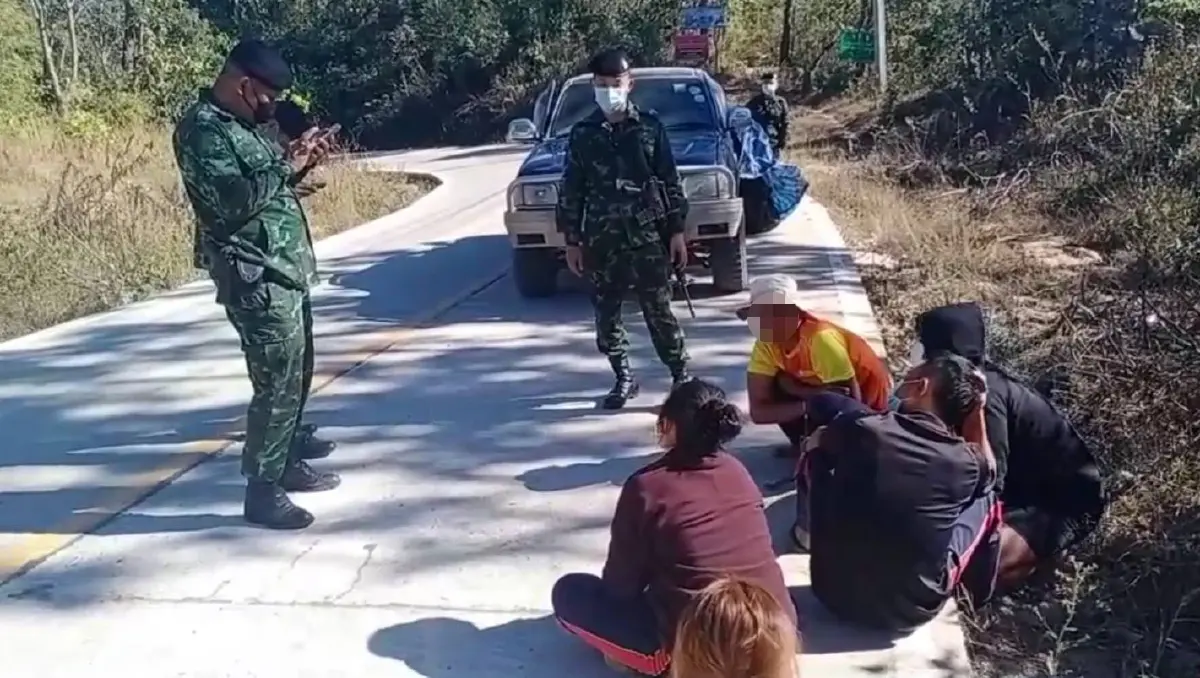 นายหน้าขนต่างด้าวติดสินบนเจ้าหน้าที่ 1 แสนบาท