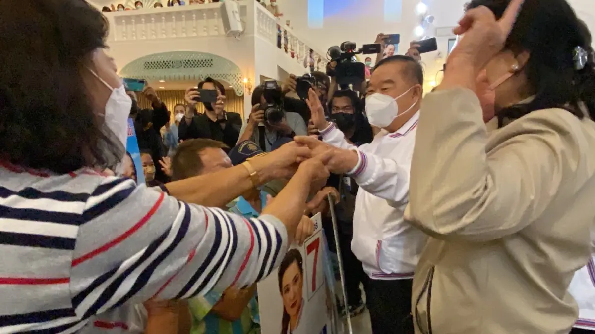 "บิ๊กป้อม" ช่วย "มาดามหลี" หาเสียง ไม่ตอบมั่นใจชนะเลือกตั้งหรือไม่