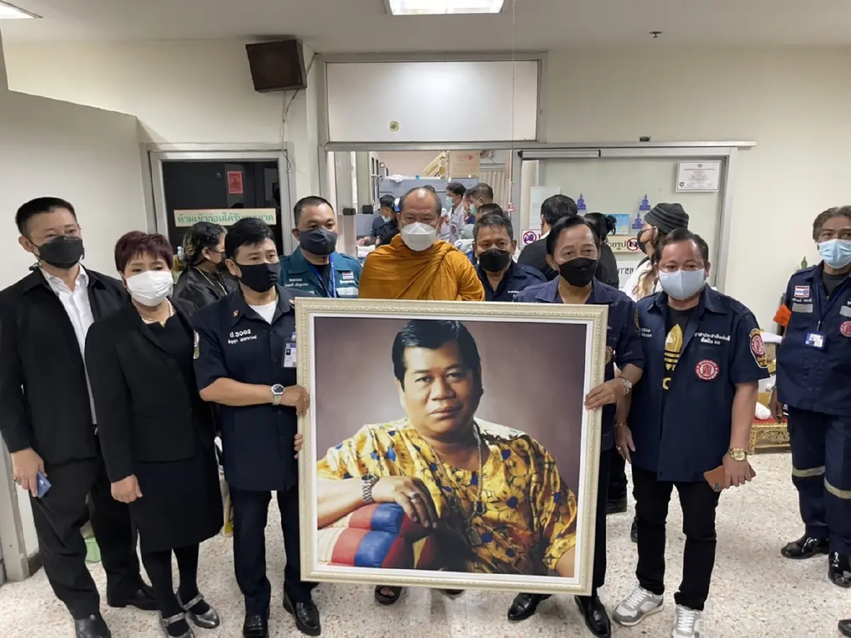ร่ำไห้ เคลื่อนศพ “ไวพจน์ เพชรสุพรรณ” บำเพ็ญกุศลที่สุพรรณ