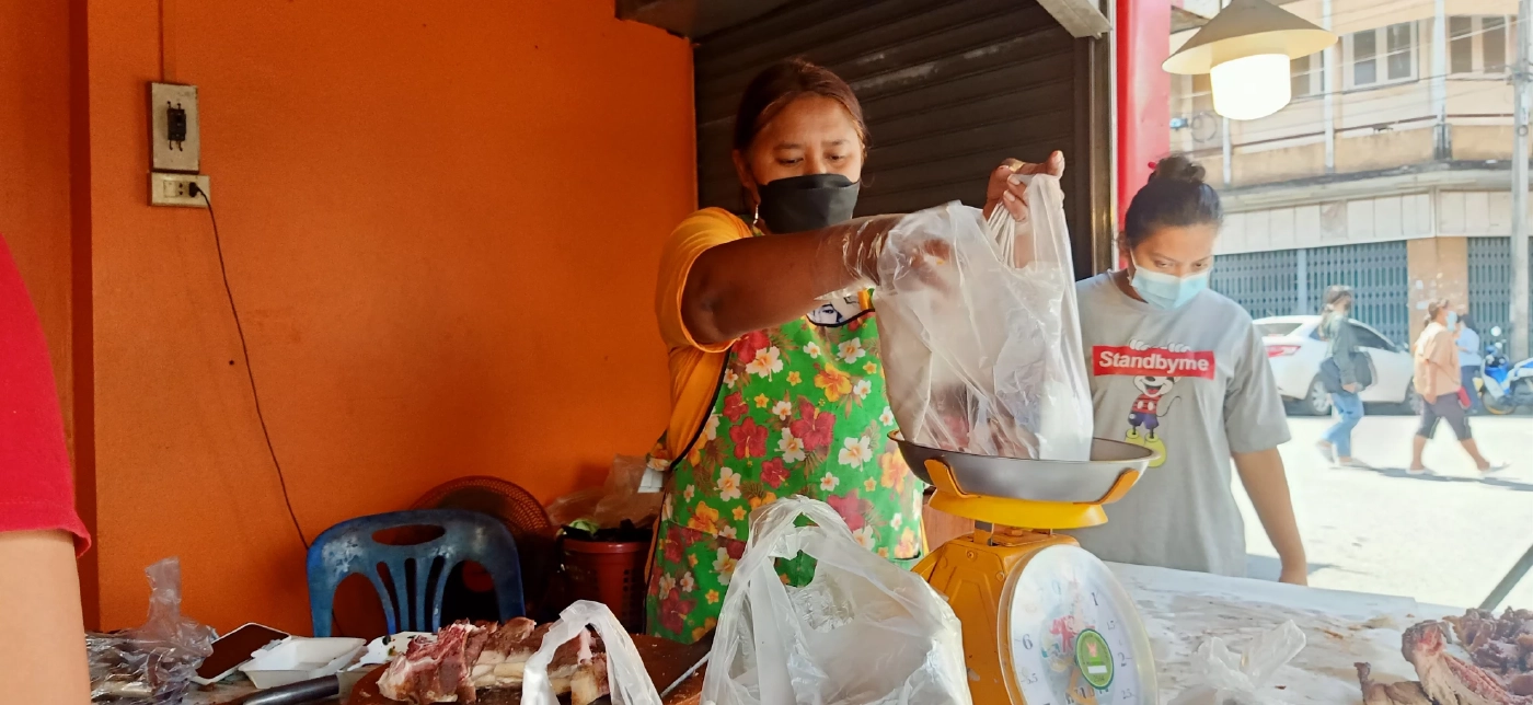 "หมูแพง"ร้านหมูย่างเมืองตรังหยุดขายชั่วคราว