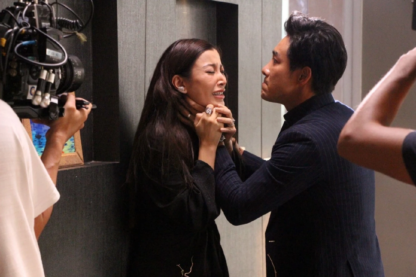 "เอมมี่ มรกต" น้ำตาท่วม! รับรางวัลการแสดงทิ้งทวน เผยความในใจ17ปีในวงการ