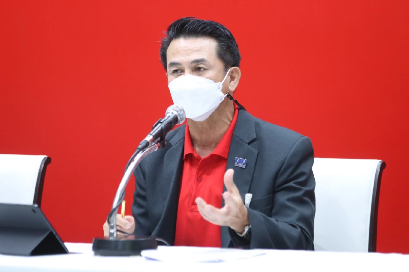 นพ.ชลน่าน หัวหน้าพรรคเพื่อไทย