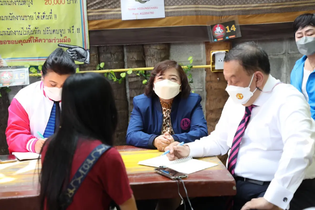 นายจุติ ไกรฤกษ์ รมว.พัฒนาสังคมและความมั่นคงของมนุษย์