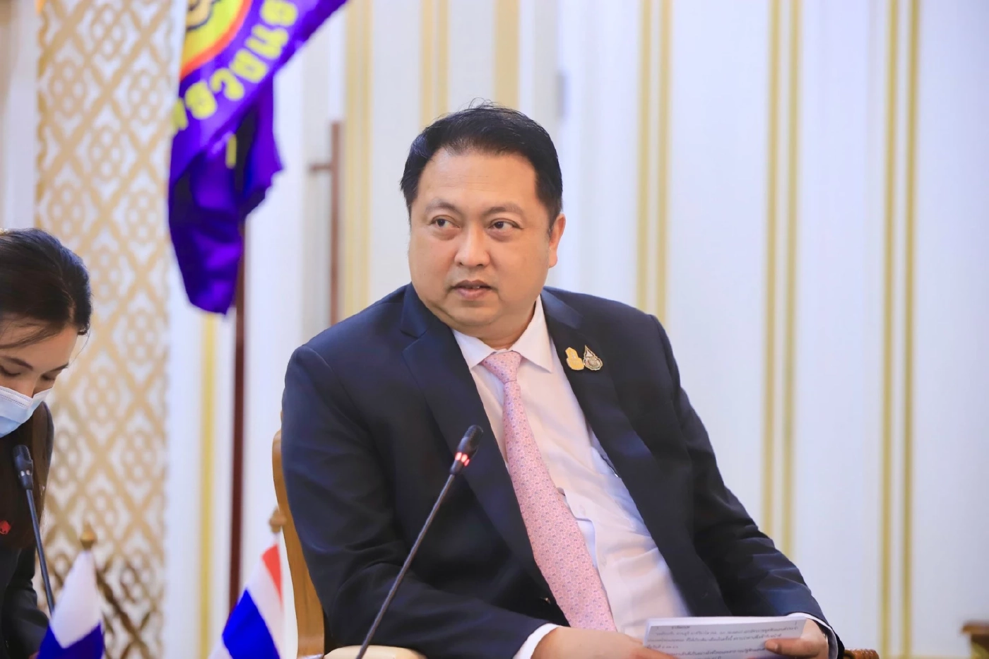 สุชาติ ชมกลิ่น รมว.แรงงาน 