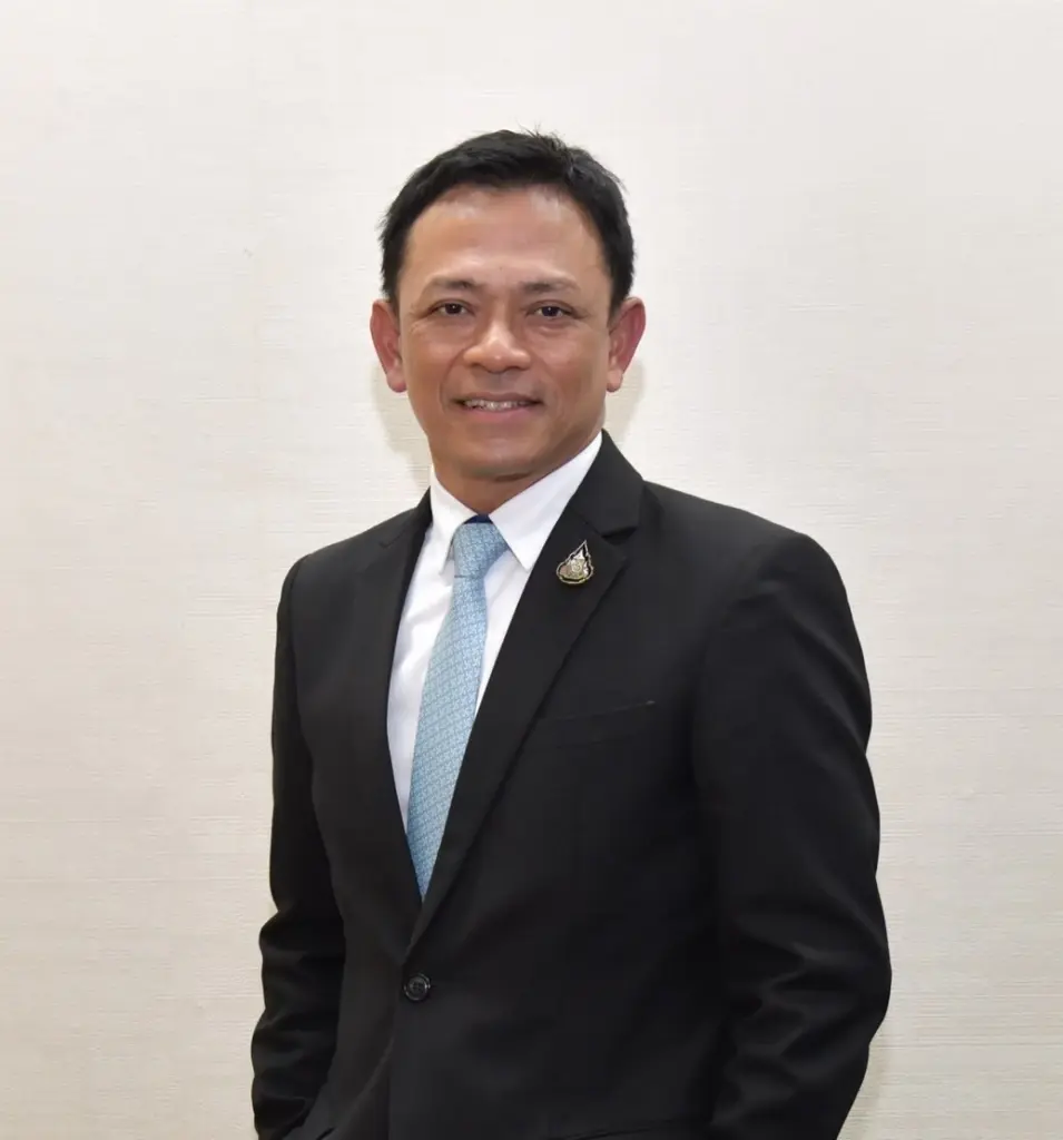  นาวาอากาศเอกอธิคุณ คงมี ผู้อำนวยการ อพท. 