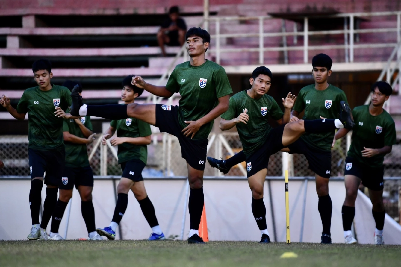 ช้างศึกพร้อมเต็มร้อยดวลเวียดนาม "ธีรศักดิ์" กร้าวขอยิงพาไทยทะลุรอบรอง