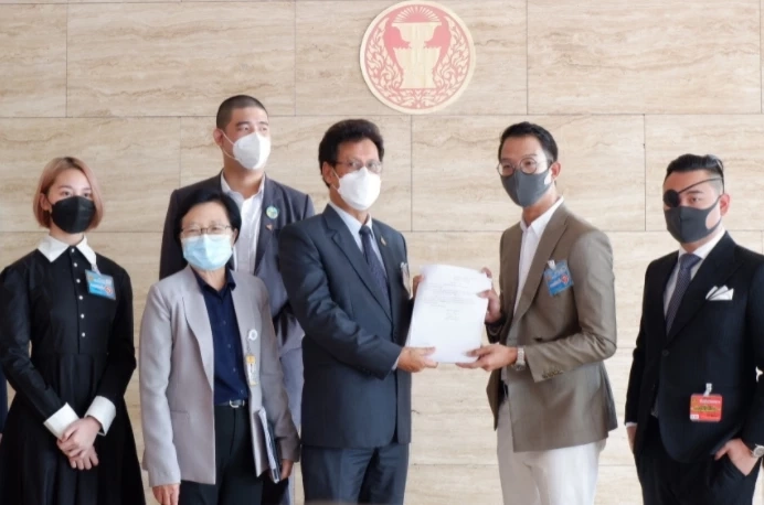 “ไข่เน่า” สู่ “เดียร์ลอง” การท้าทายกม. “SEX WORKER” กับศีลธรรมอันดีในสังคม