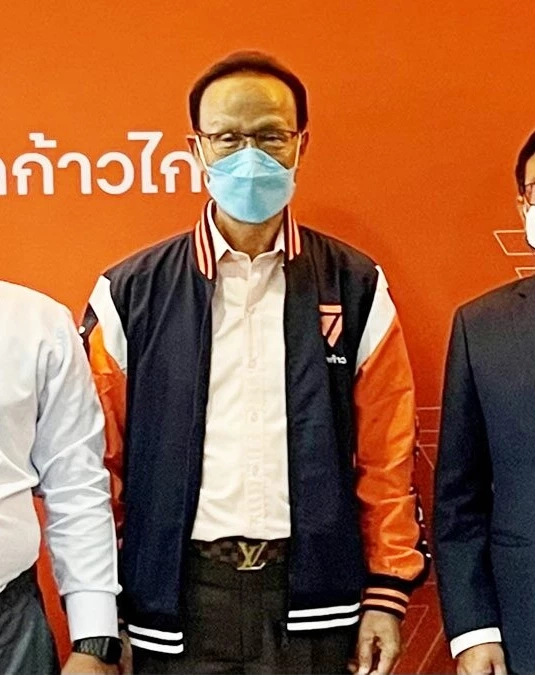 นายถวิล ไพรสณฑ์ 