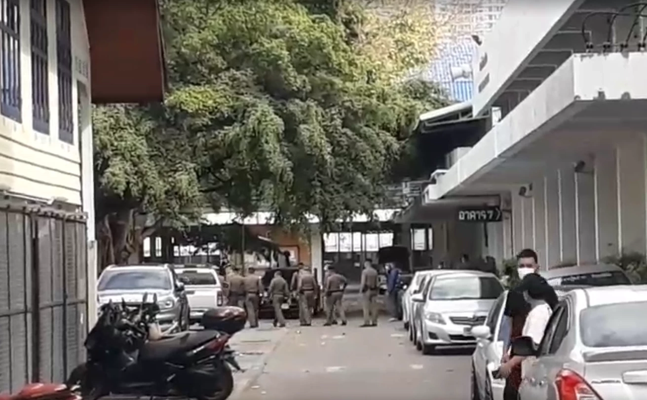 เร่งสอบ "อุเทนถวาย" ยิงปืนขึ้นฟ้าฉลองครบรอบวันสถาปนา พบปลอกกระสุนอื้อ