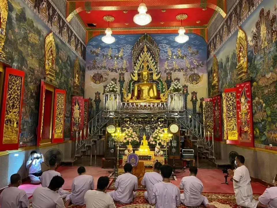 “บิณฑ์ บรรลือฤทธิ์”  นุ่งขาวห่มขาวเข้าวัดถือศิล 8ในวันมาฆบูชา