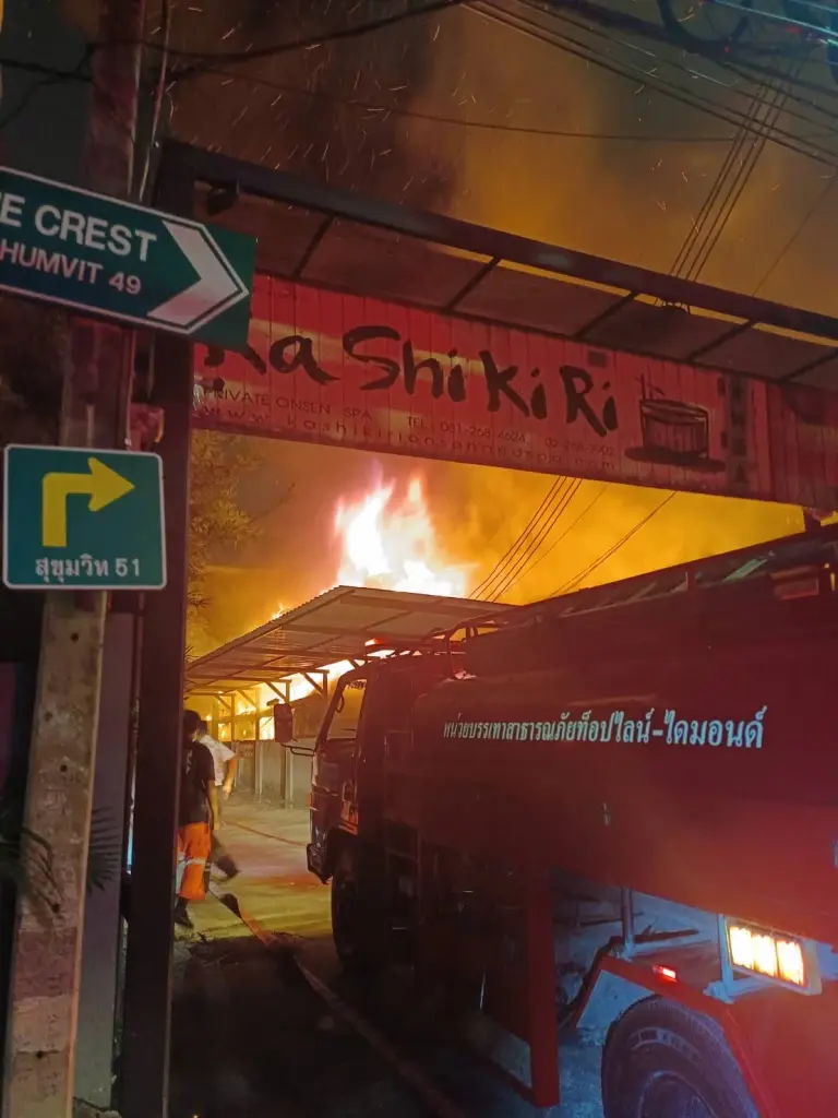 ไฟไหม้ร้านสปากลางกรุง คาดไฟฟ้าลัดวงจร
