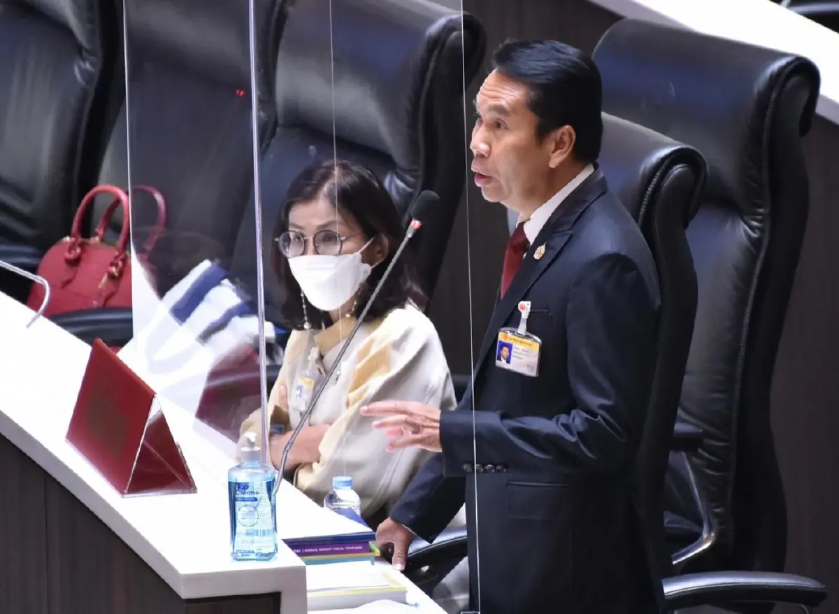 "สุทิน"รับใช้ข้อมูลเก่าอภิปราย เย้ย"บิ๊กตู่"แจงตามบทเหมือนท่องอาขยาน