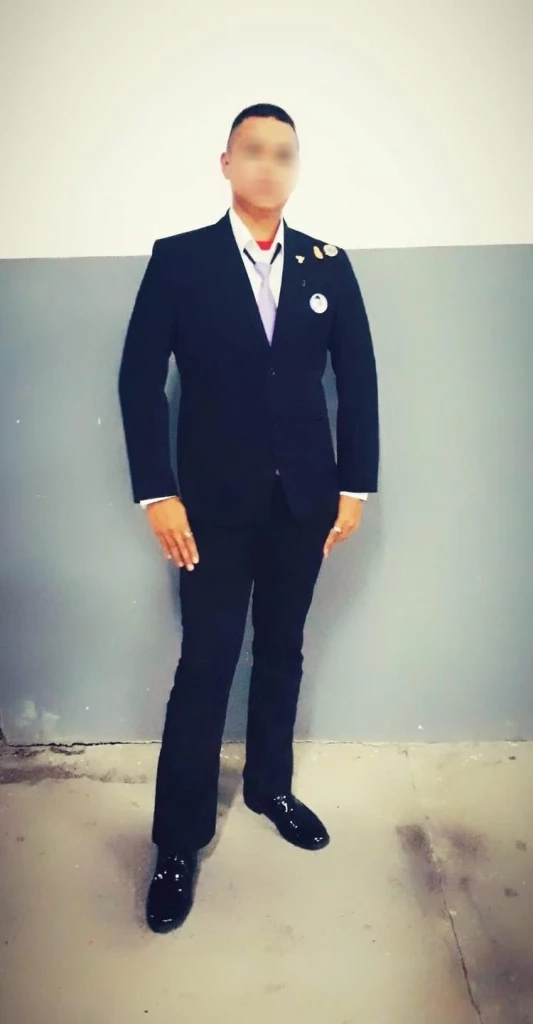 เพจดังจับผิดหนุ่มสวมเครื่องแบบ "ทหาร" ติดประดับยศอื้อ กำมะลอหรือเปล่า? 