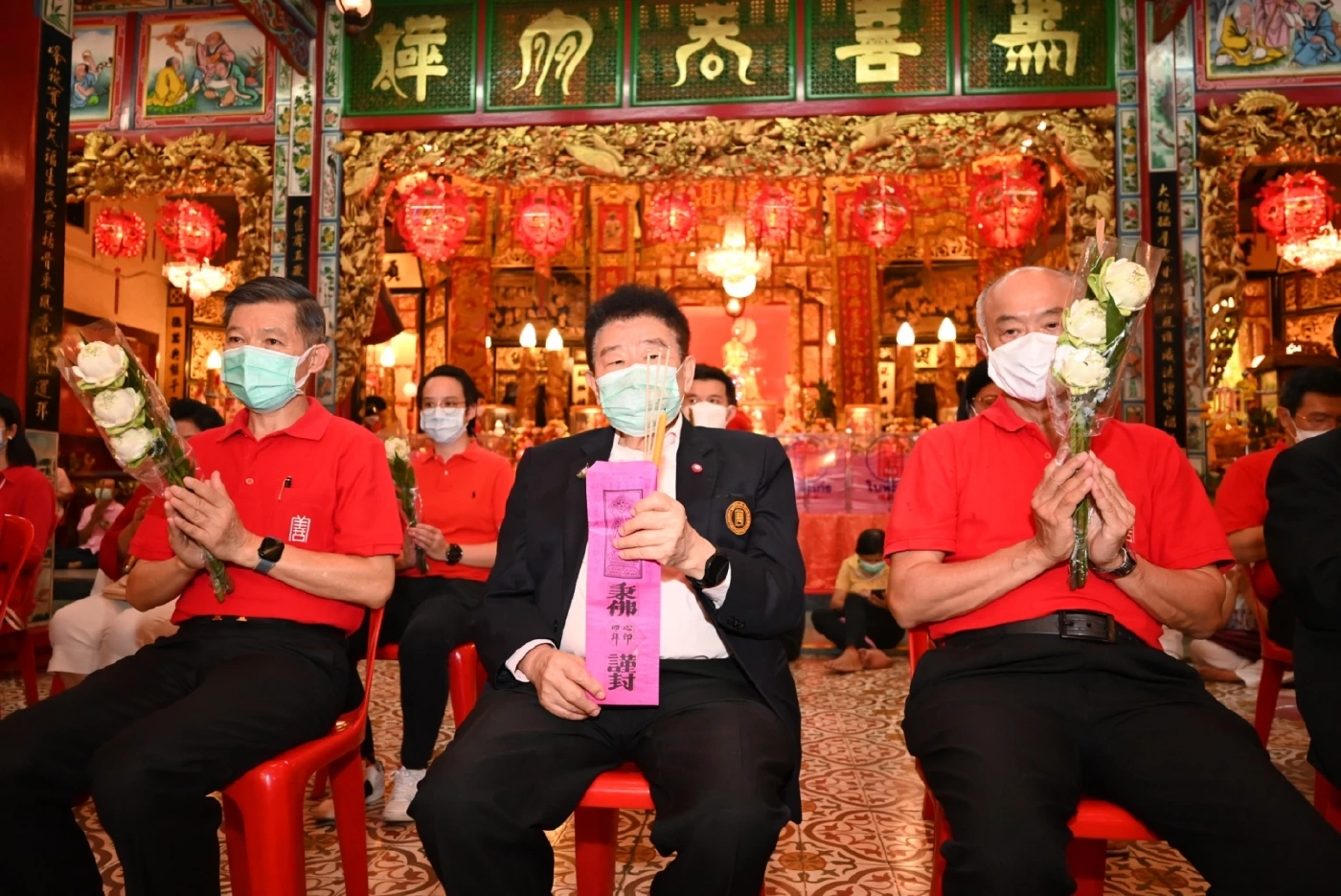 พิธีเวียนธูป ช่วยดลบันดาลให้ศิษยานุศิษย์และสาธุชนประสบโชคดีตลอดปีใหม่