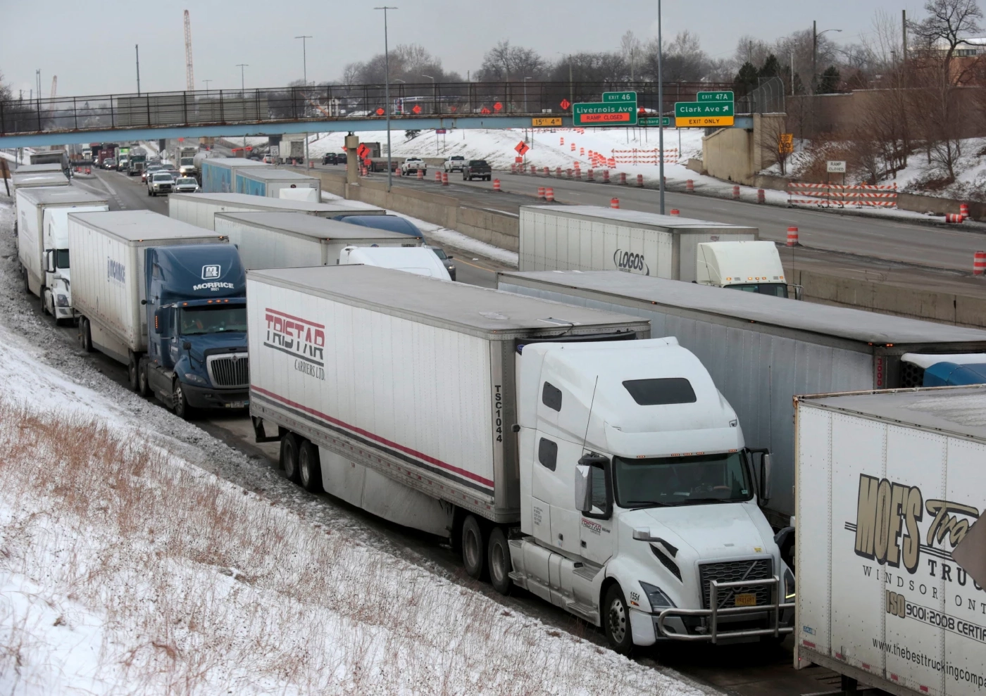 ม็อบรถบรรทุกแคนาดากระทบผลิตรถยนต์หยุดชะงัก