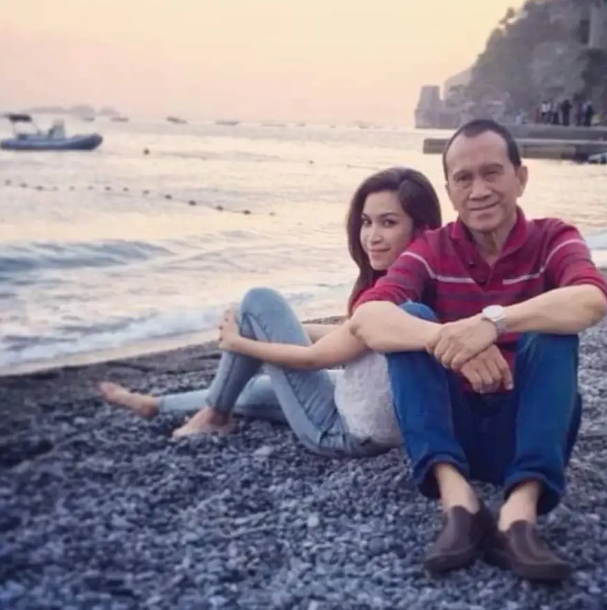 ญาติรับศพ “ต้อย เศรษฐา” บำเพ็ญกุศล  “อีฟ พุทธิดา” เผยสาเหตุพ่อจากไปไม่คาดคิด