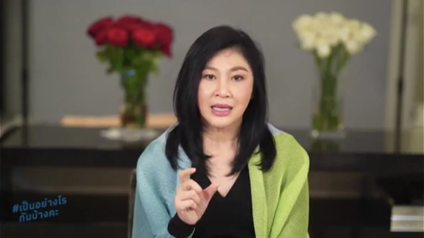 ยิ่งลักษณ์ ชินวัตร อดีตนายกฯ ซึ่งหนีคดีทุจริตไปอยู่ต่างประเทศออกมาไลฟ์สดพบแฟนคลับ 