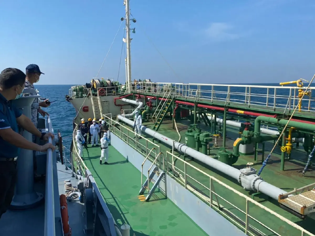 ทร. สั่งสอบเรือบรรทุกน้ำมันทิ้งของเสียลงทะเล หลังพบคราบน้ำมันลอยเกลื่อน