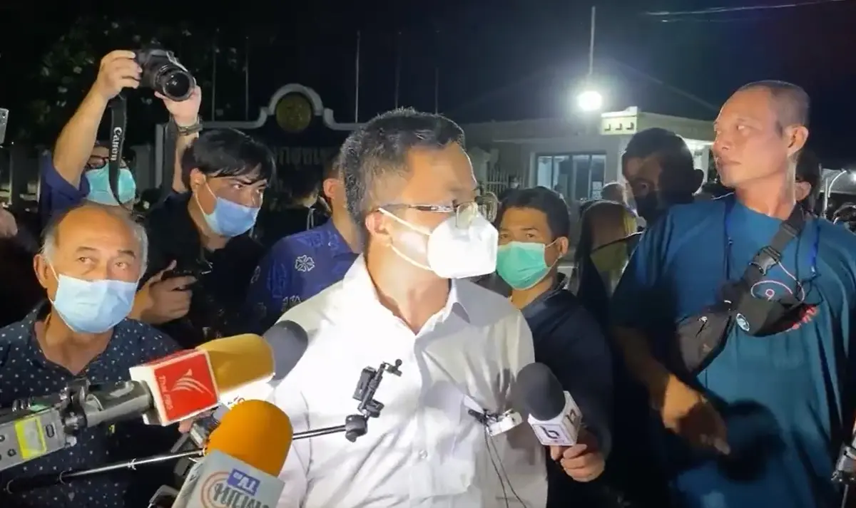 "อานนท์ นำภา" ถูกปล่อยตัวพ้นเรือนจำ ลั่นขอเดินหน้าช่วยกลุ่มทะลุฟ้าอีก 5 คน