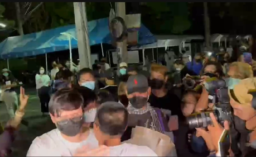 นายจตุภัทร์ บุญภัทรรักษา หรือ ไผ่ ดาวดิน 