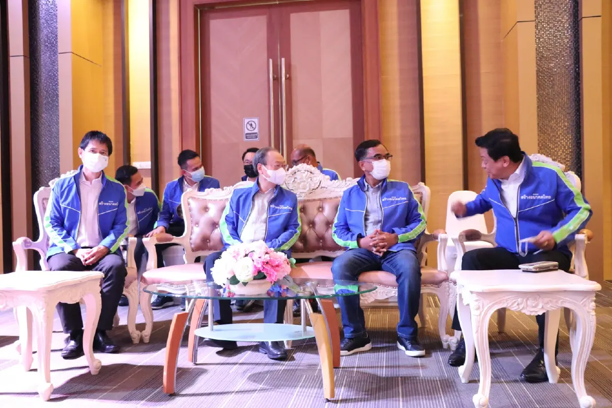 “สนธิรัตน์” ห่วงราคาปาล์มร่วง ชี้เปลี่ยนบี10 เป็น บี7 ทำลายวงจร