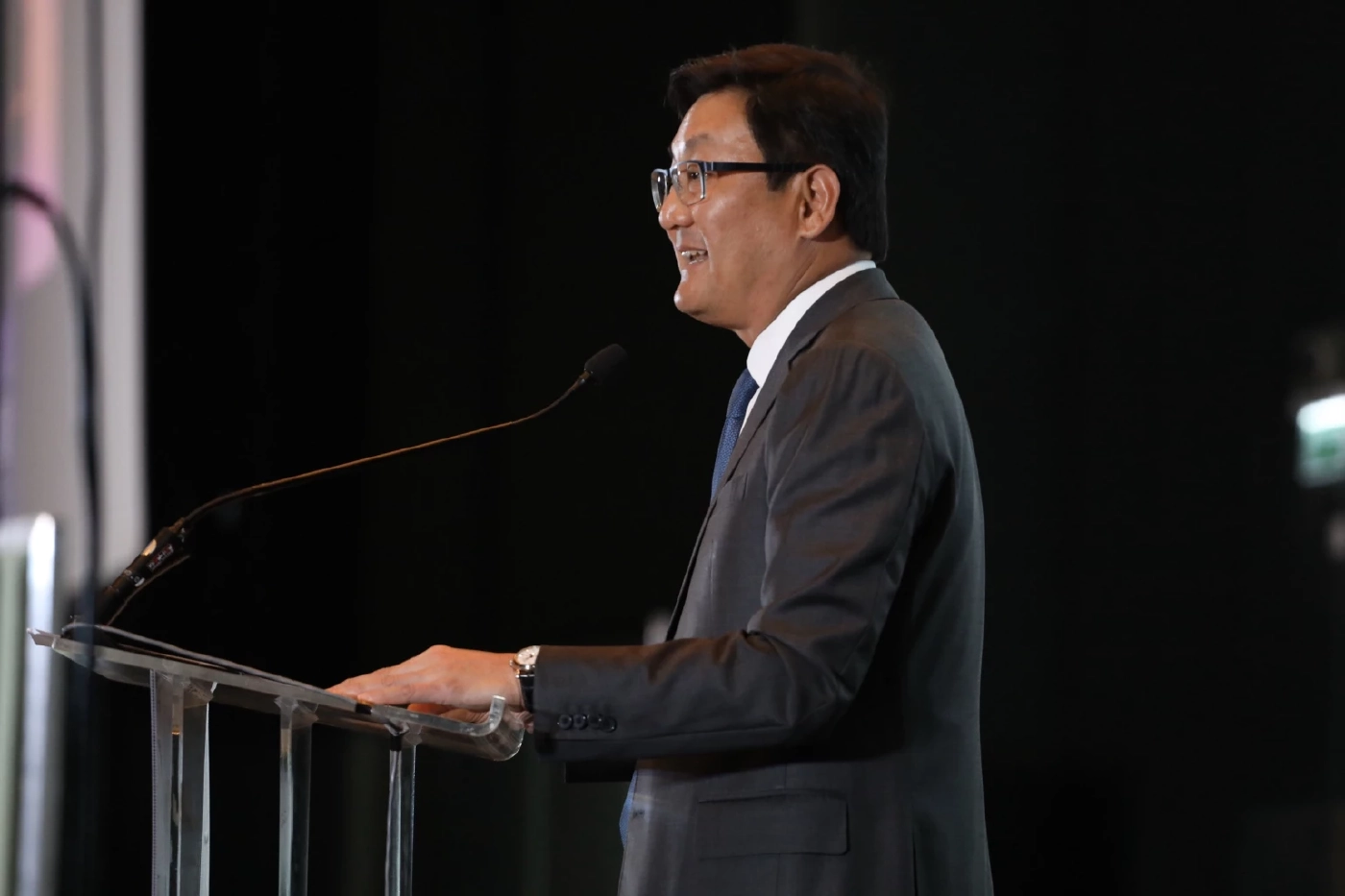 บอร์ด ตลท. ตั้ง "ภากร ปีตธวัชชัย" นั่งกรรมการ-ผู้จัดการต่ออีกวาระ