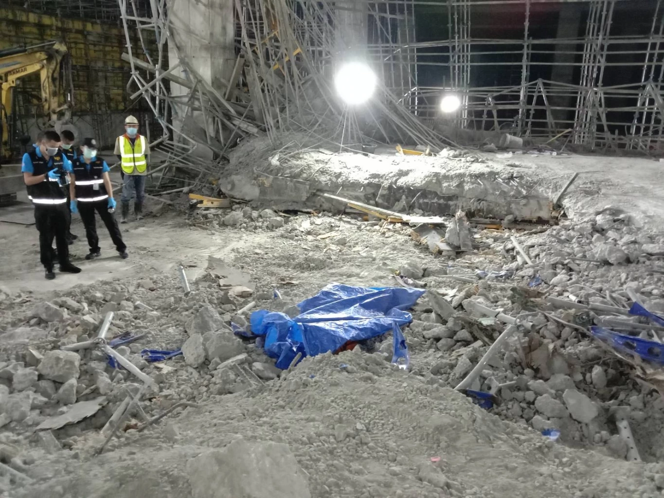 เกิดเหตุนั่งร้านโครงการก่อสร้างโรงแรมหรูย่านลุมพินีถล่ม ทับคนงานดับ 2 ราย