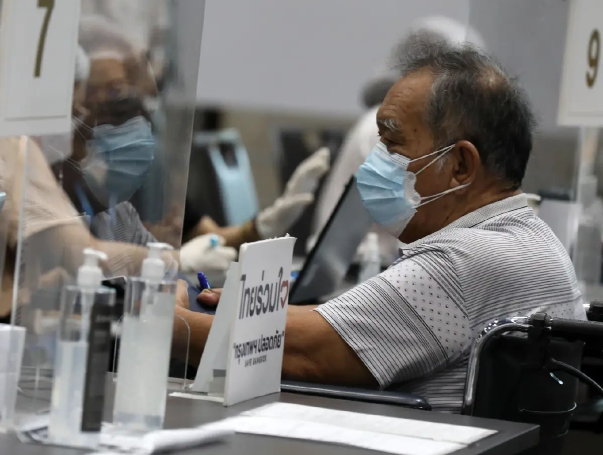 หมอมนูญ ชี้ "โอมิครอน" ป้องกันยาก แนะเร่งฉีดวัคซีนลดป่วยหนักและเสียชีวิต
