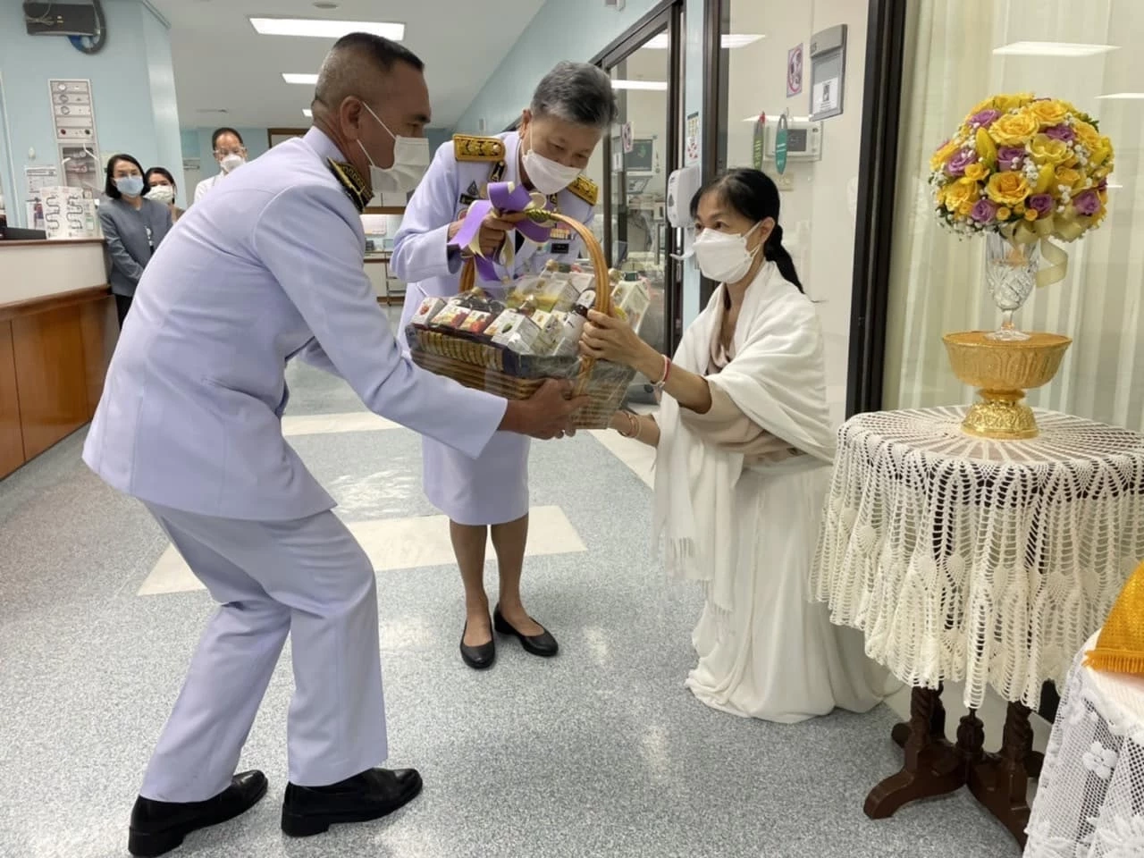 ในหลวง พระราชินี ทรงรับ  สรพงษ์  ชาตรี  เป็นคนไข้ในพระบรมราชานุเคราะห์