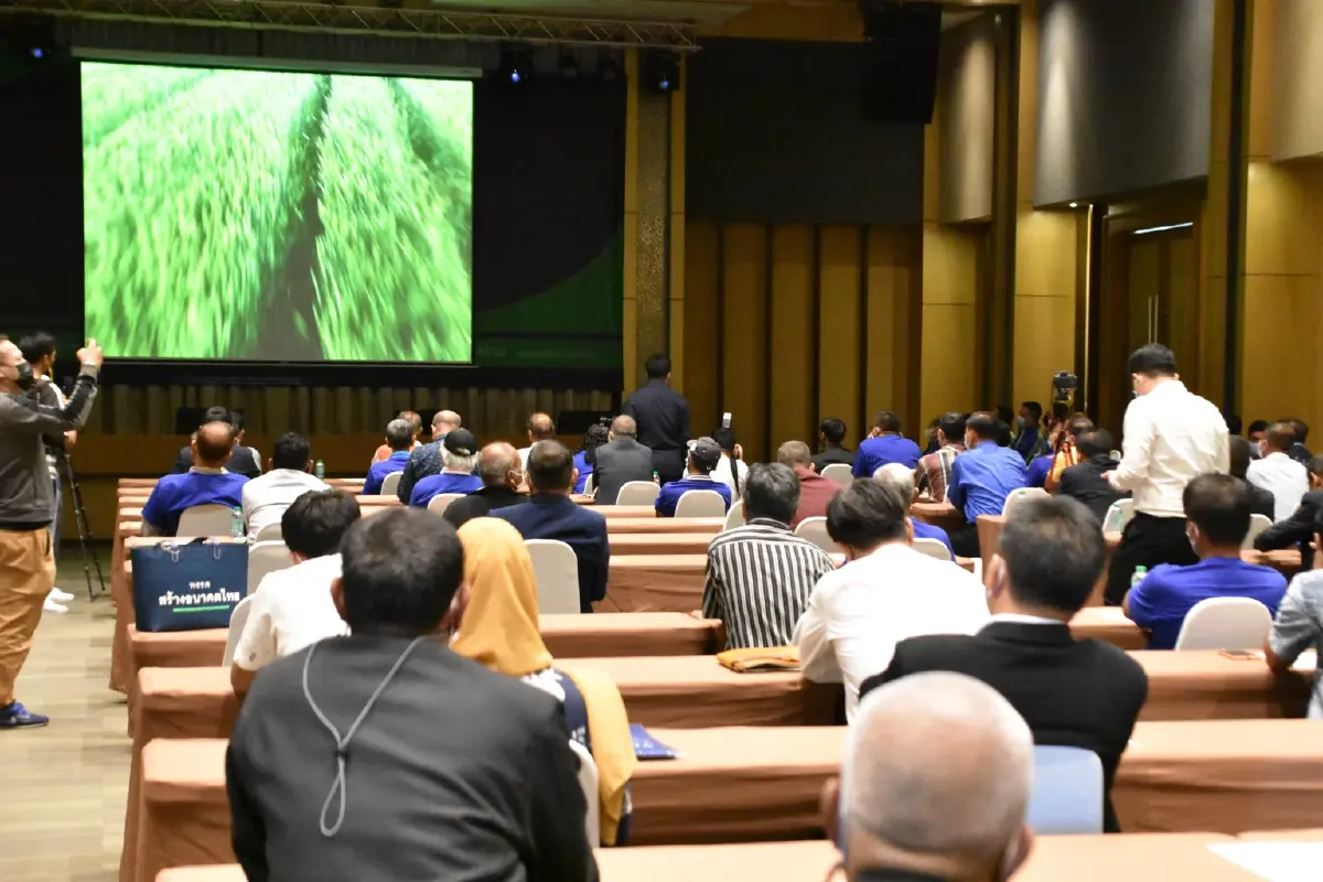 “สนธิรัตน์” ห่วงราคาปาล์มร่วง ชี้เปลี่ยนบี10 เป็น บี7 ทำลายวงจร
