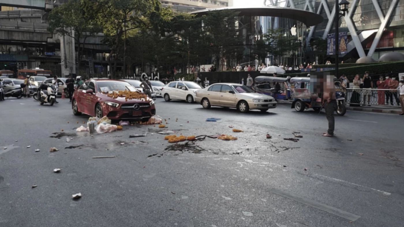 เค 100ล้าน คลั่งหน้าห้างเซ็นทรัลเวิล์ด