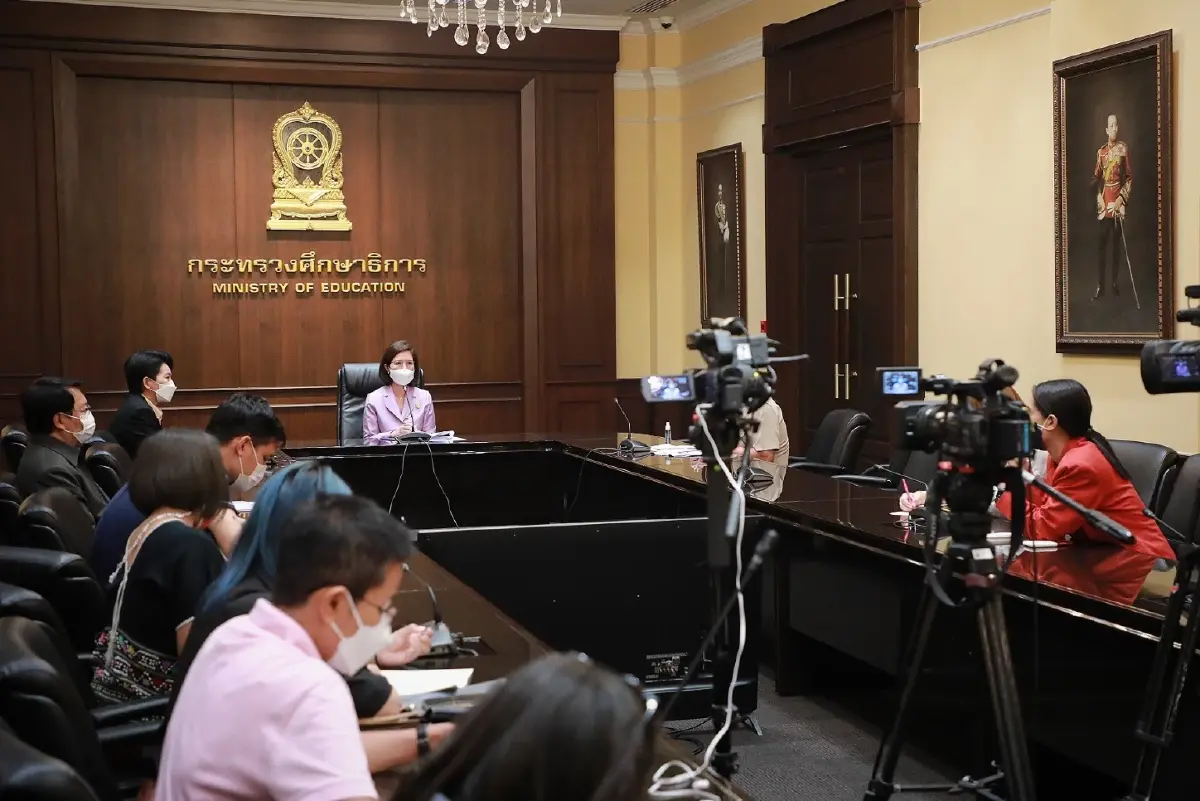 ครูลงทะเบียนแก้หนี้วันละ 2 พันคน เสมา 1 เตรียมประชุมชี้แจงมาตรการแก้ไข