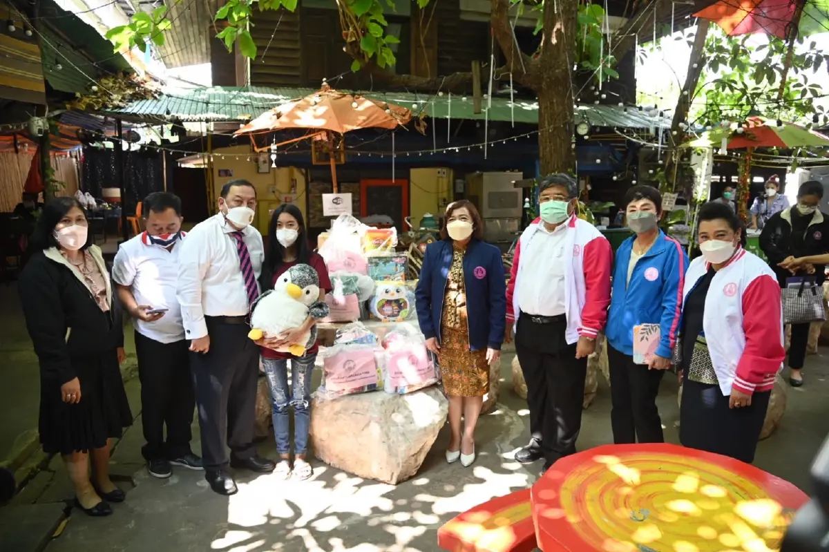"จุติ" นำทีม พม. ช่วยเจ้าของโกดังชาบู ดึงเชฟชุมพลสอนเมนูใหม่สู้ชีวิตอีกรอบ