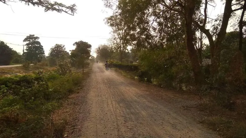 ชาวบ้านบางระจันร้องเรียน ถนนคันคลองมีฝุ่นละอองเพียบ