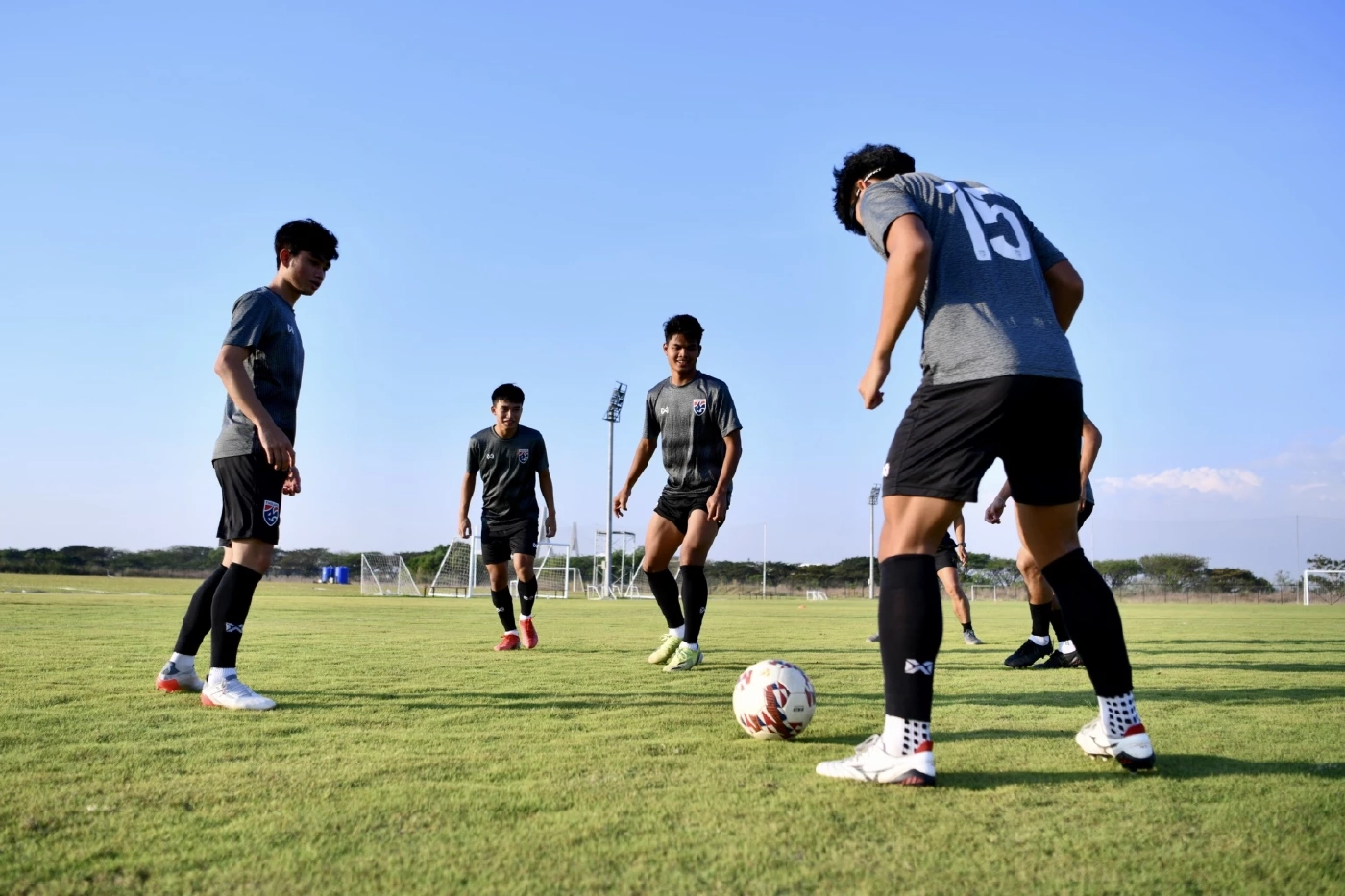 "ชนภัช" เตือนช้างศึกห้ามประมาทลาว ย้ำเป้าหมายไปให้ถึงแชมป์