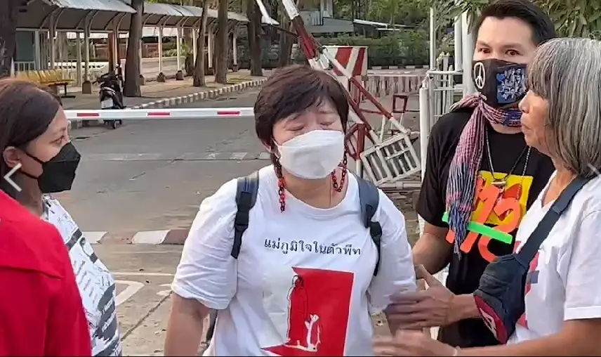 นางสุรีย์รัตน์ ชิวารักษ์ แม่ของเพนกวิน