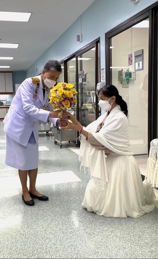 ในหลวง พระราชินี ทรงรับ  สรพงษ์  ชาตรี  เป็นคนไข้ในพระบรมราชานุเคราะห์