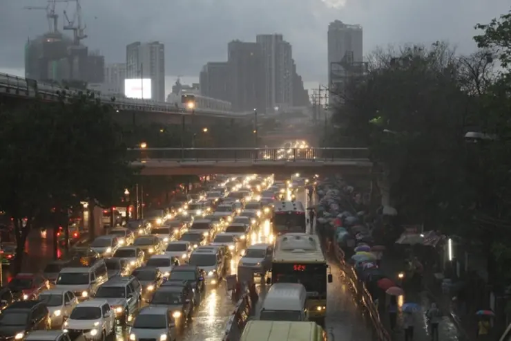 สภาพอากาศวันพรุ่งนี้ กรมอุตุฯเตือน 46 จว.-กทม.มีฝนฟ้าคะนอง ลมแรง
