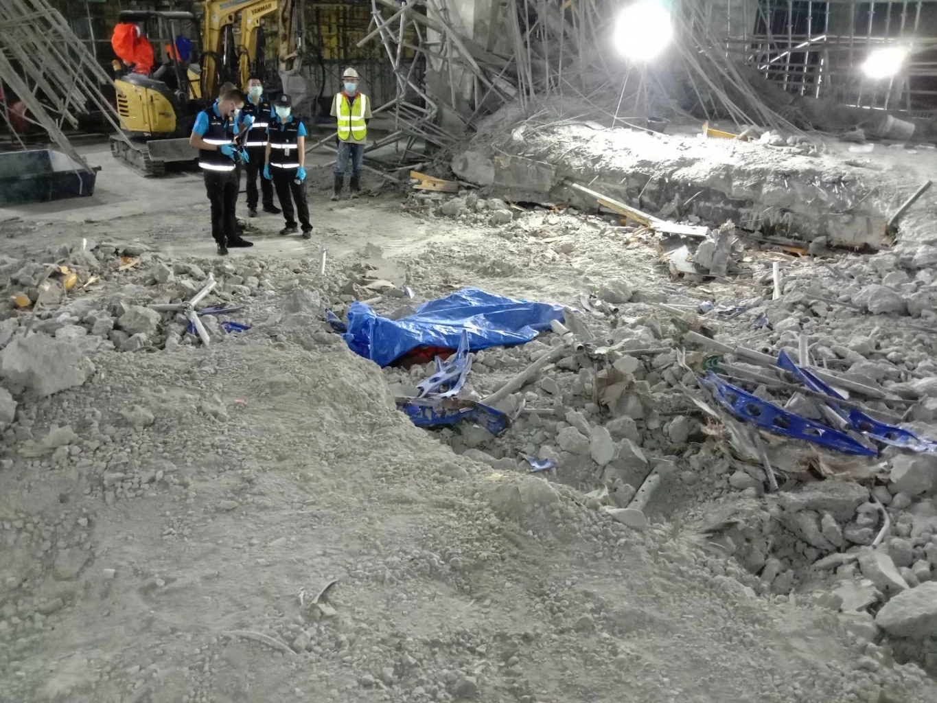 เกิดเหตุนั่งร้านโครงการก่อสร้างโรงแรมหรูย่านลุมพินีถล่ม ทับคนงานดับ 2 ราย