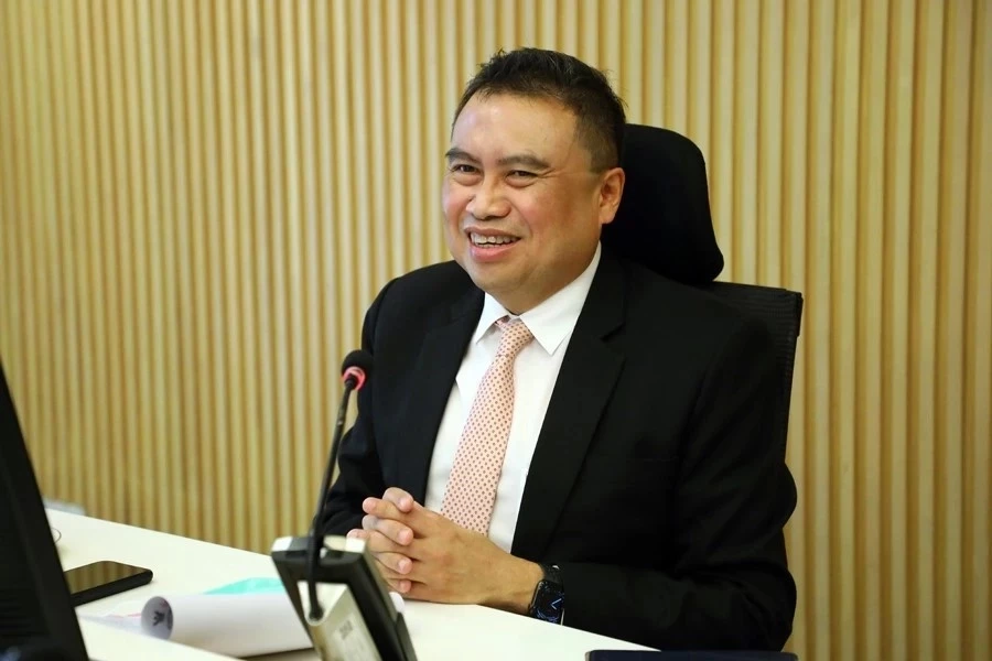 นายพรชัย ฐีระเวช ผู้อำนวยการสำนักงานเศรษฐกิจการคลัง(สศค.)