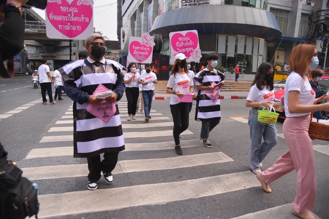 ผลสำรวจ 89% รถไม่ยอมหยุดให้คนข้ามทางม้าลาย