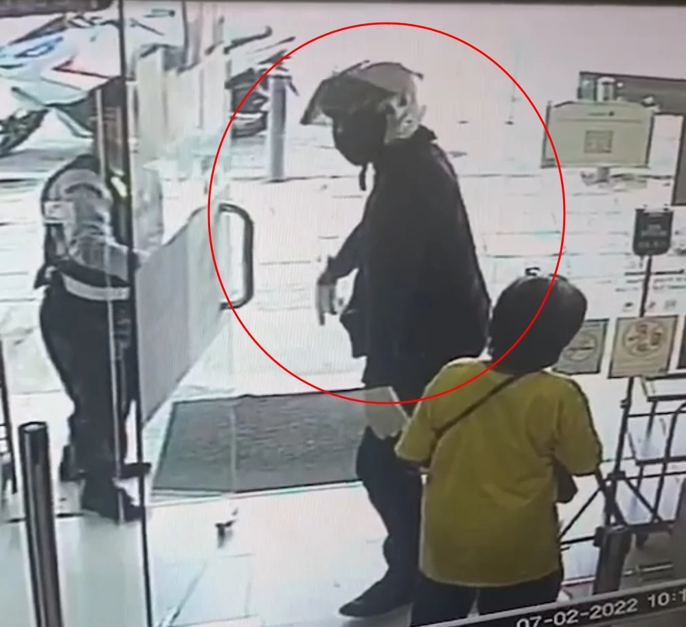 ไม่รอด! จนท.รวบ "ไอ้เบิ้ม" บุกเดี่ยวจี้ชิงเงินธนาคาร 2 แสนบาท 