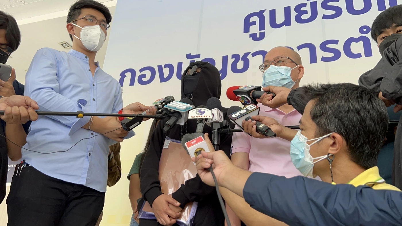 "อัจฉริยะ" พาครอบครัวเหยื่ออ้างถูก "ตร." ซ้อมทรมานถุงคลุมหัว-ยัดยาเสพติด